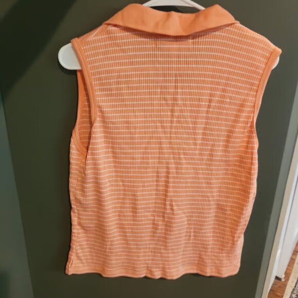 Womens sleeveless shirt size large - Picture 2 of 3